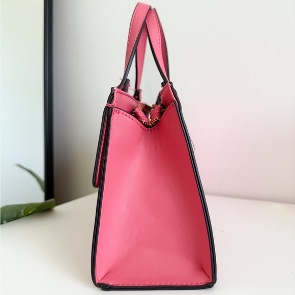 NWT GUESS Handbag (with optional crossbody strap) - Picture 2 of 8